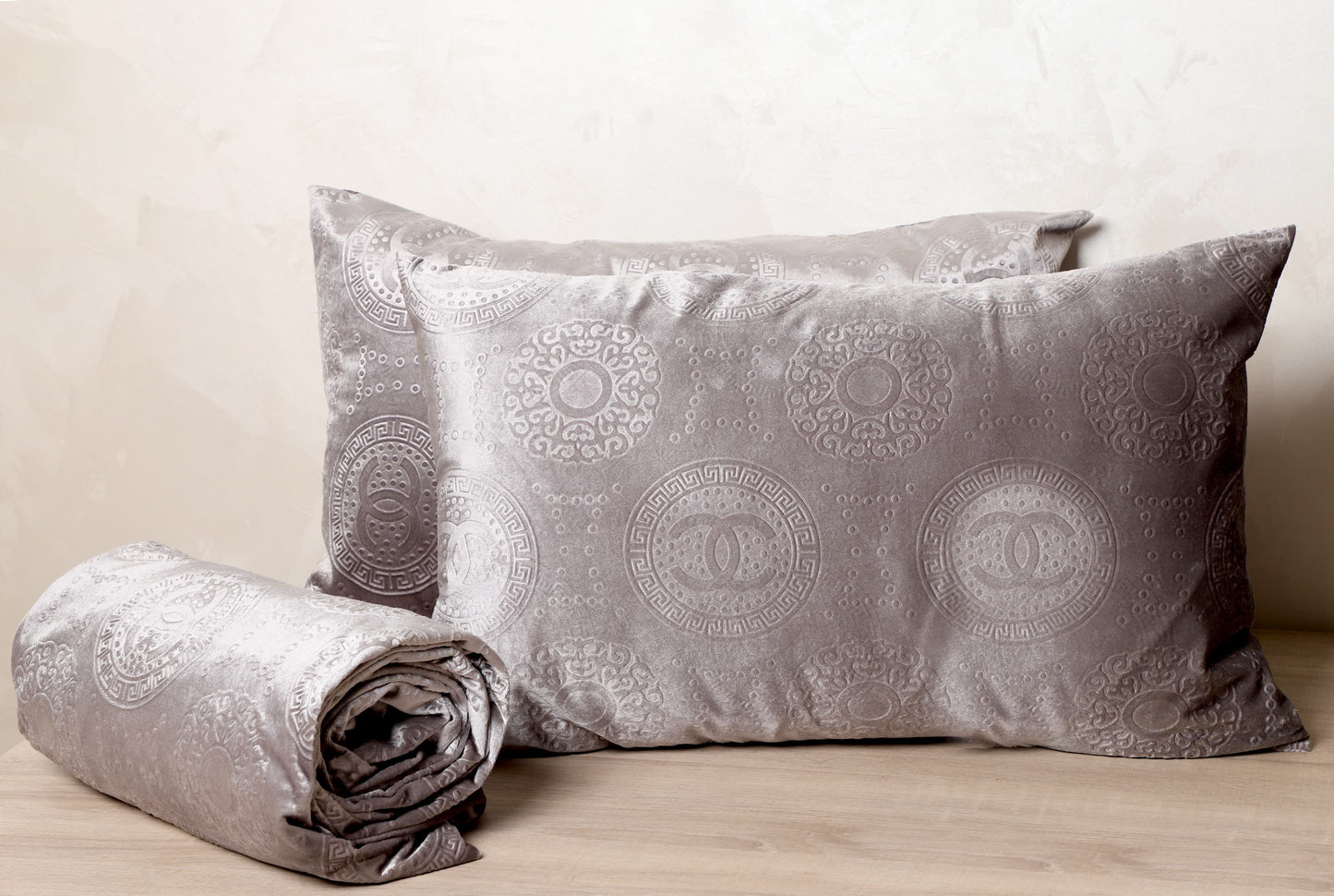 Drap 2 places en velours + 2 Coussin