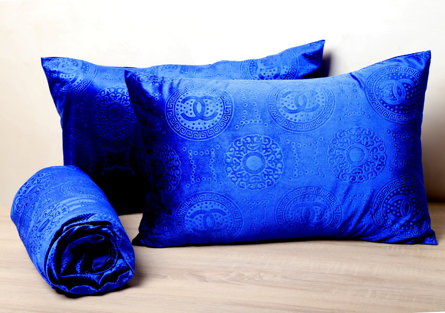 Drap 2 places en velours + 2 coussins