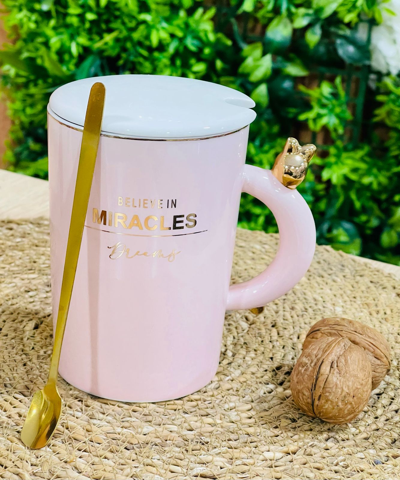 Tasse à café en céramique avec cuillère