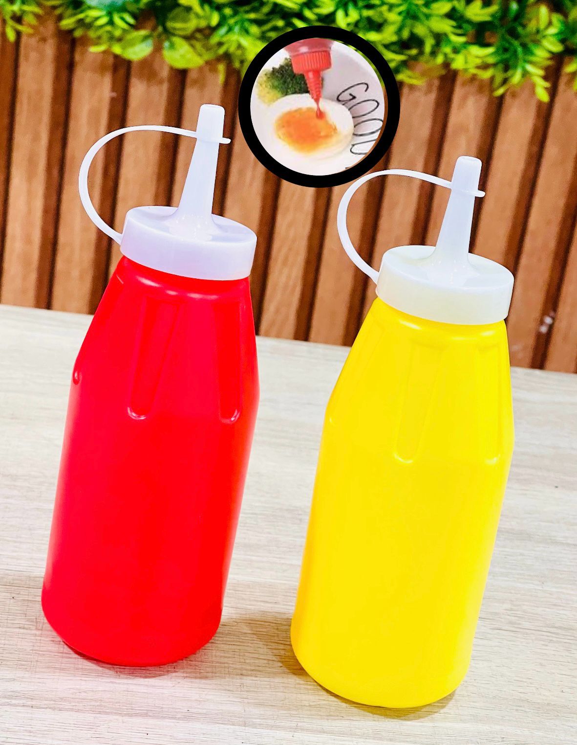 Lot 2 Bouteilles de Sauce en plastique