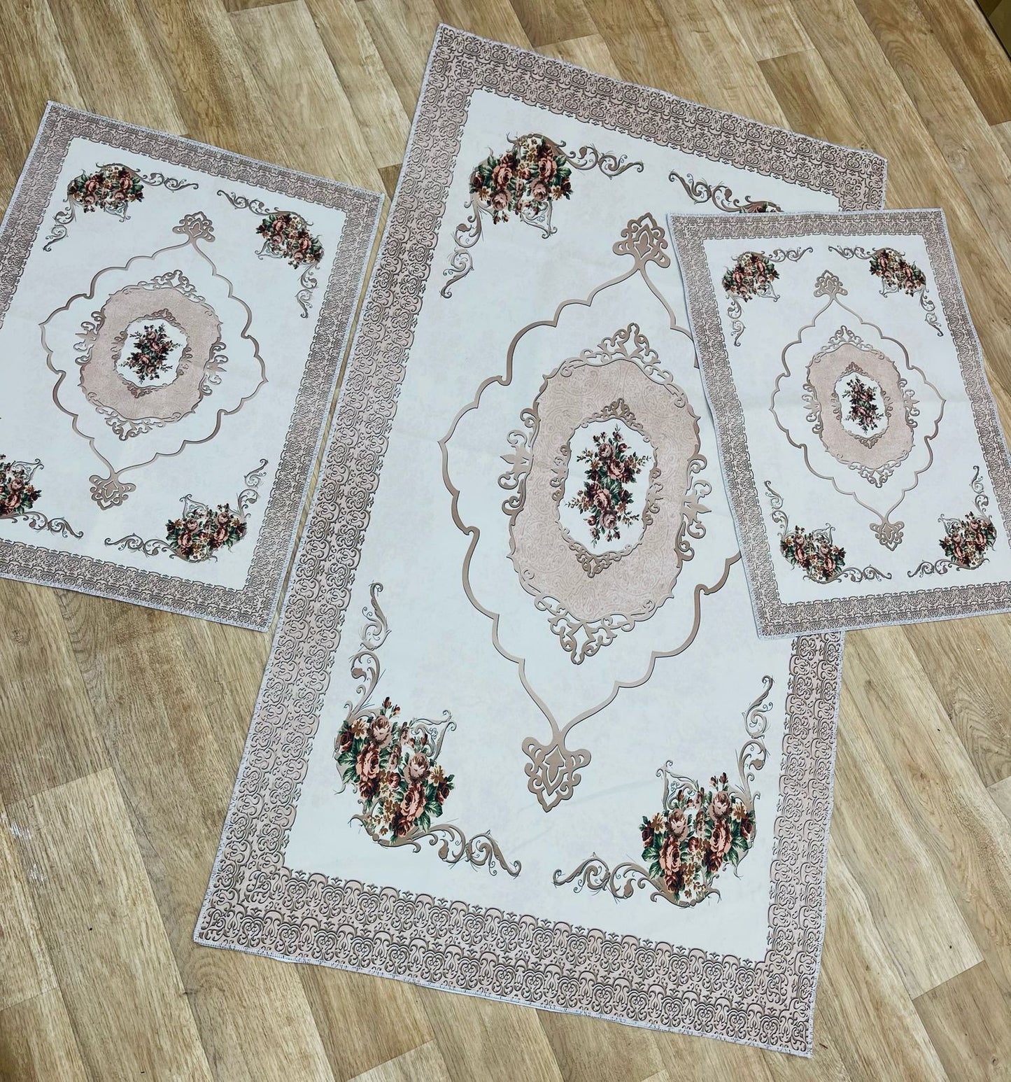 3 Pieces زرابي