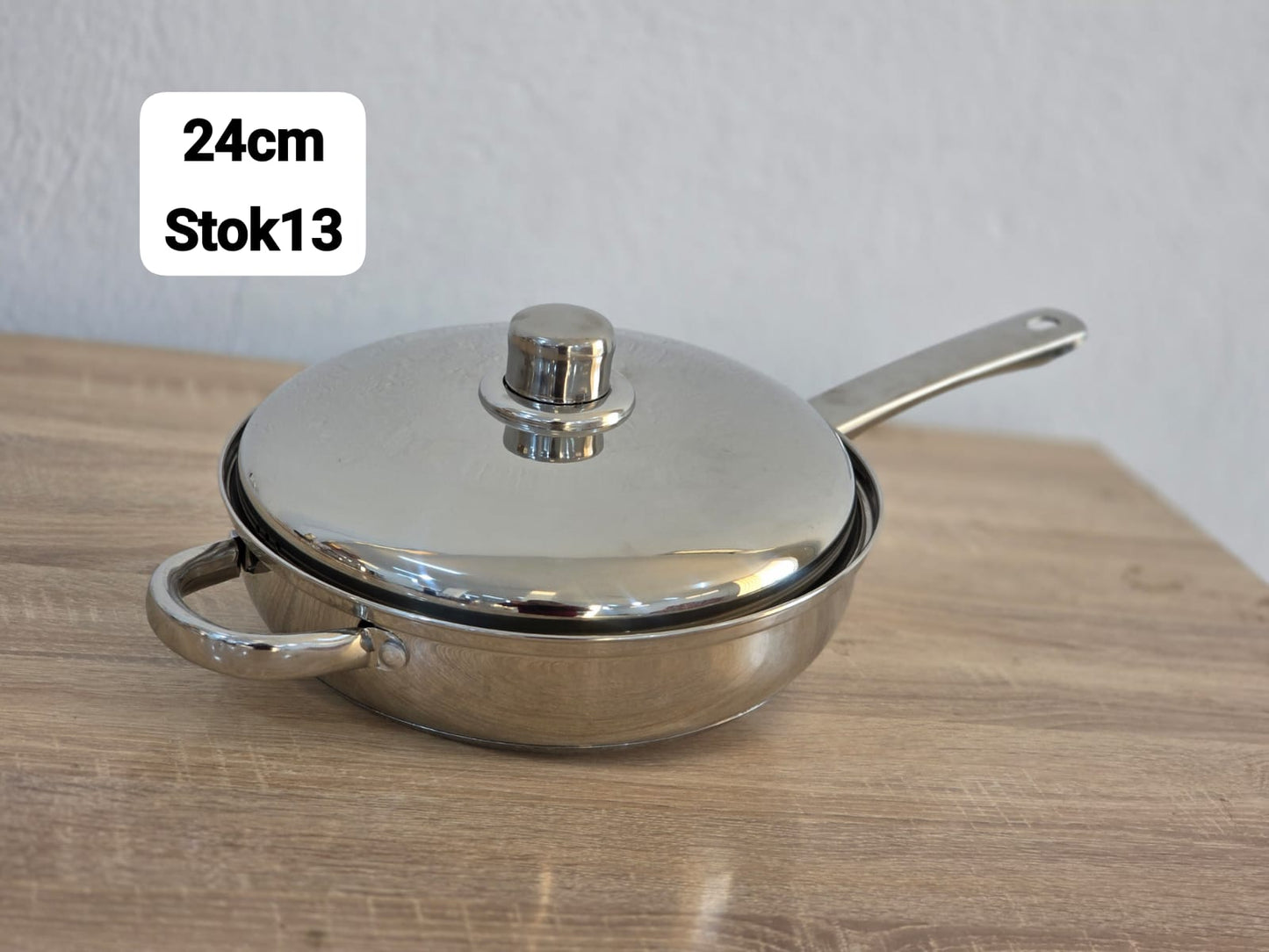 Poêle 24 cm مقلاة