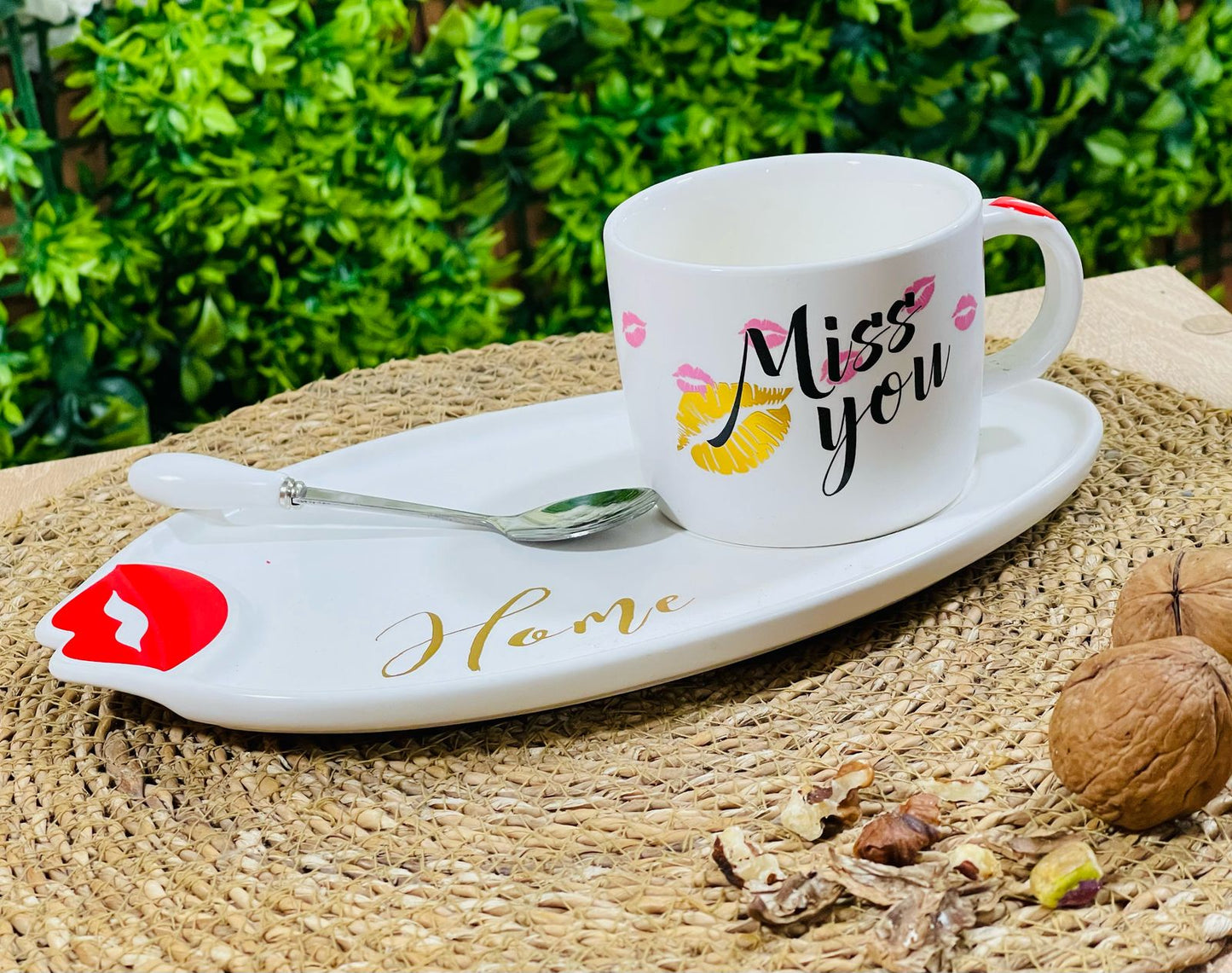 Tasse à café en céramique avec cuillère et sous tasse