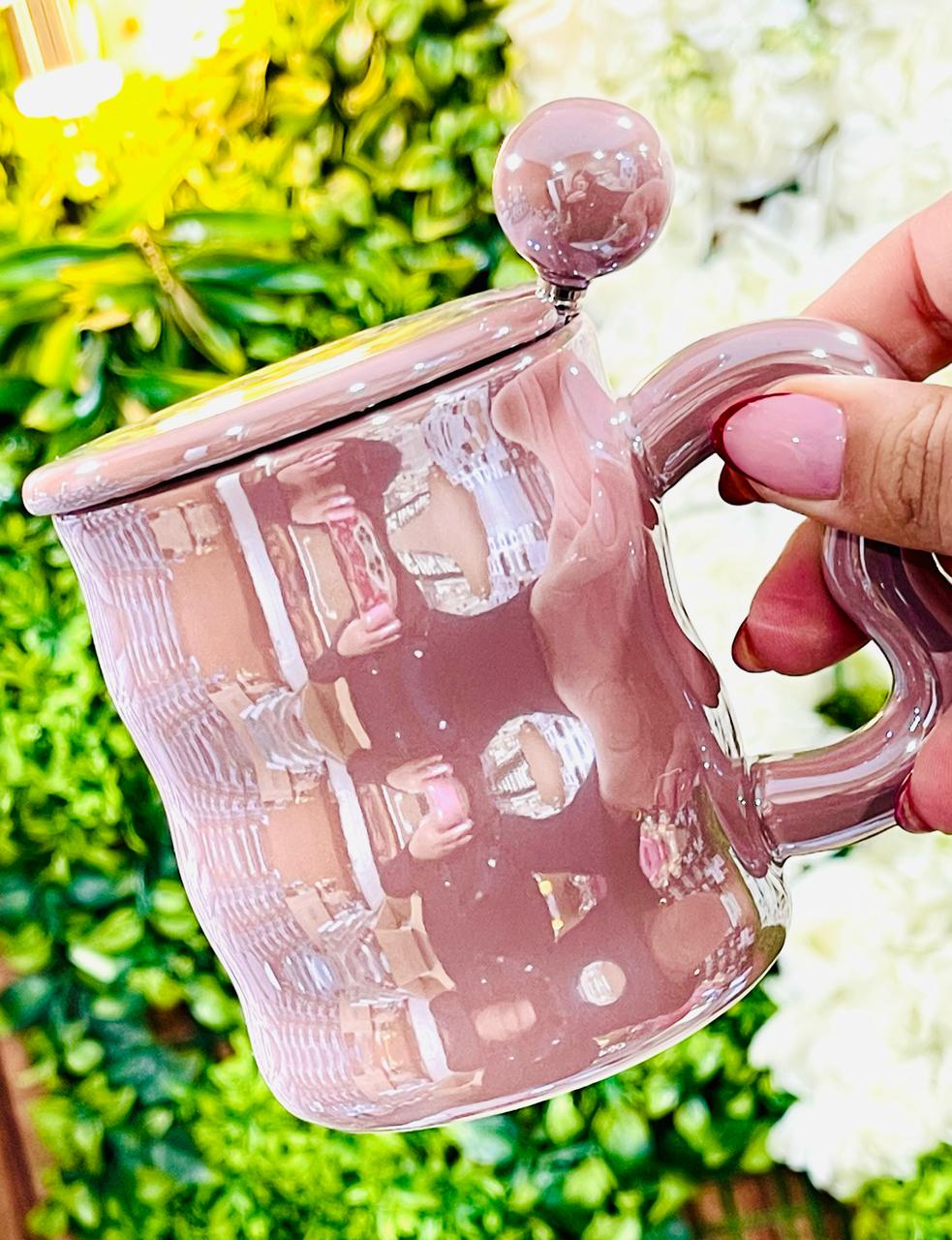 Tasse à café en céramique avec cuillère