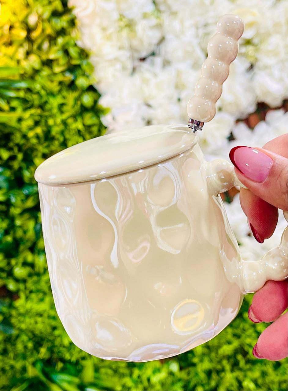 Tasse à café en céramique avec cuillère