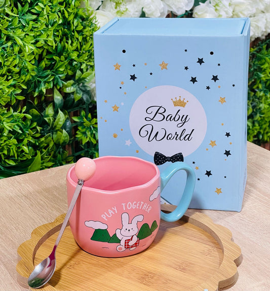 Tasse à café en céramique avec cuillère