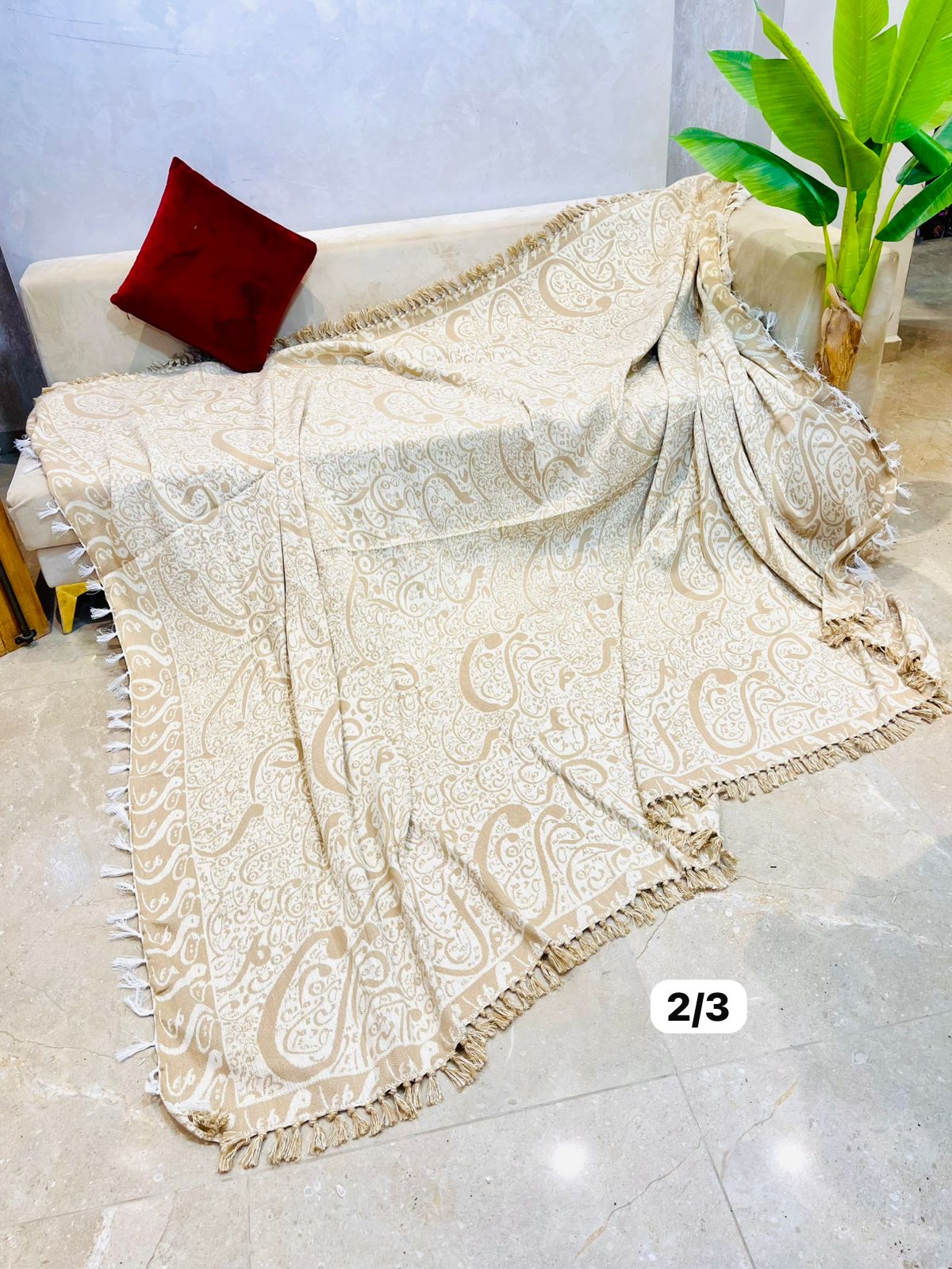 Jeté de Canapé 2/3m خط عربي doré