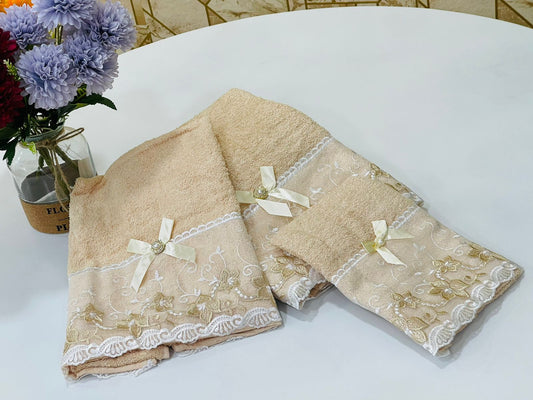 3 Serviettes couleur miel   مناشف مدموجة