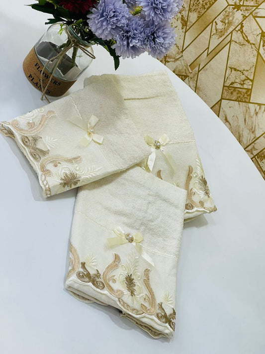 3 Serviettes couleur beige  مناشف مدموجة