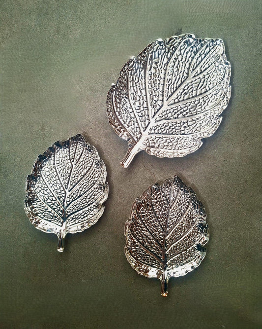 3 assiettes forme d'une feuille